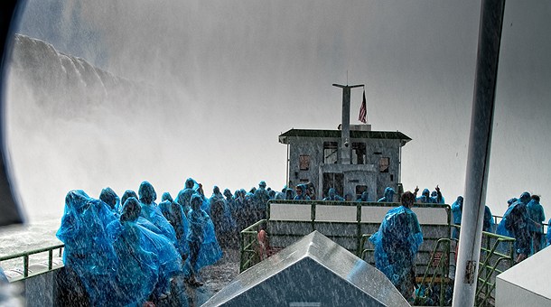 A bordo del Maid of the Mist en Niágara A bordo del Maid of the Mist en Niágara