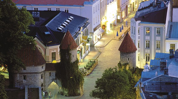 Calles de Tallin de noche