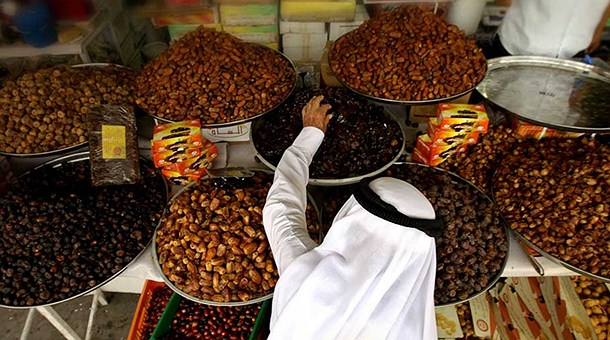 Dátiles en el Mercado, Emitaros Arabes