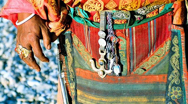 Detalles del atuendo tibetano Detalles del atuendo tibetano