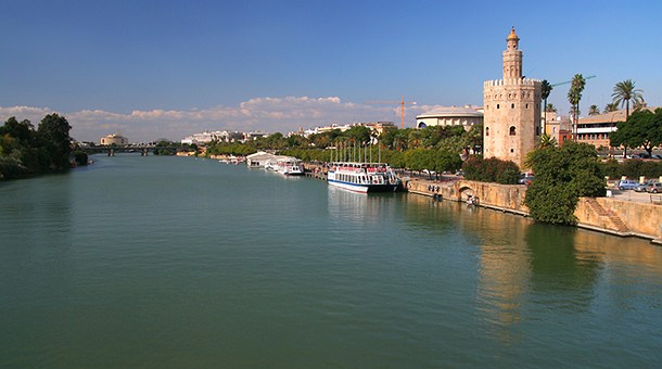 El Guadalquivir a su paso por Sevilla El Guadalquivir a su paso por Sevilla