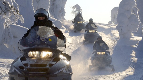 Motos de nieve en Iso-Syöte, Laponia Motos de nieve en Iso-Syöte, Laponia
