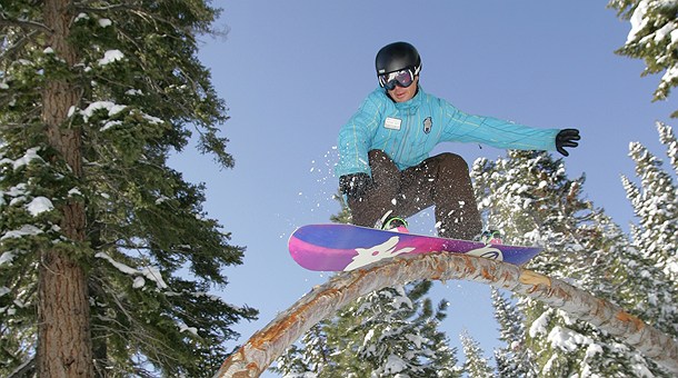 Northstar grindando árbol, Lake Tahoe Northstar grindando árbol, Lake Tahoe