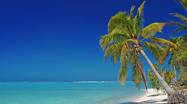 Playa de Maina Motu en la Laguna de Aitutaki Playa de Maina Motu en la Laguna de Aitutaki