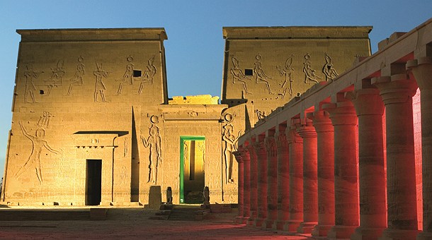 Templo de Philae iluminado