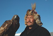 Halcón y hombre del desierto