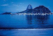 Noche en la playa de Río de Janeiro