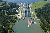 Vista aérea del canal de Panamá