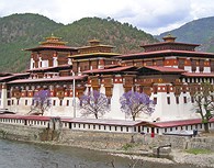 Monasterio de Punakha construido en el s.XVII entre sus dos ríos, el MO Chhu y el Pho Chhu