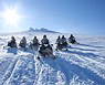 Motos de nieve en Snaefellsjokull Motos de nieve en Snaefellsjokull