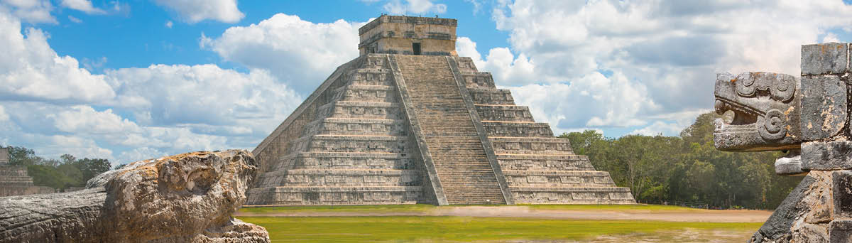 Mexico, Chichen Itzá, Yucatán  Mayan pyramid of Kukulcan El Castillo